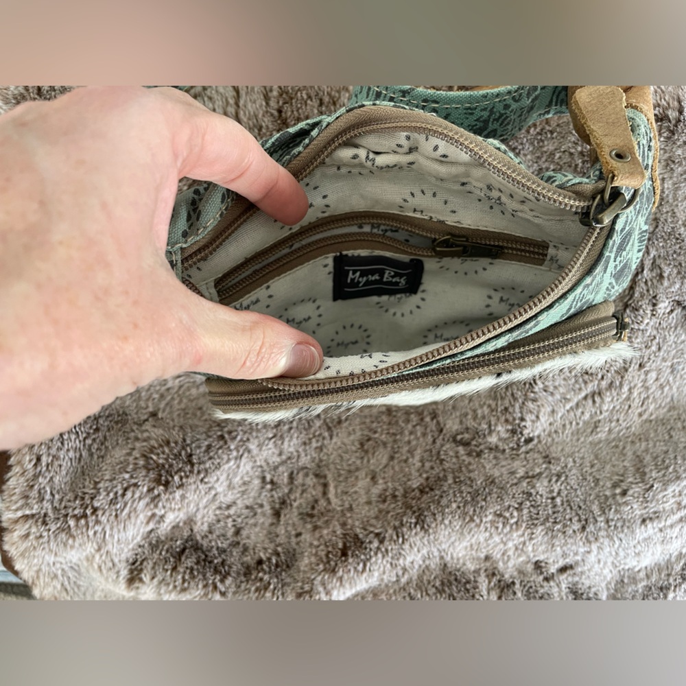 Myra Bag Fanny Pack Like New Fur Pocket - Picture 3 of 3
